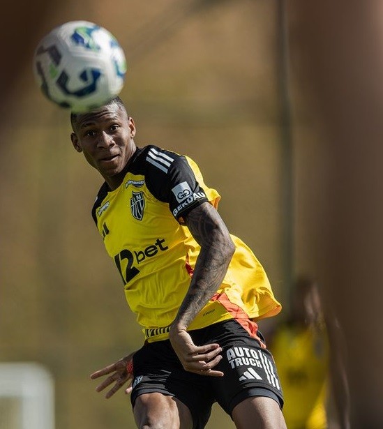 Atlético-MG informa fratura por estresse em volante Patrick