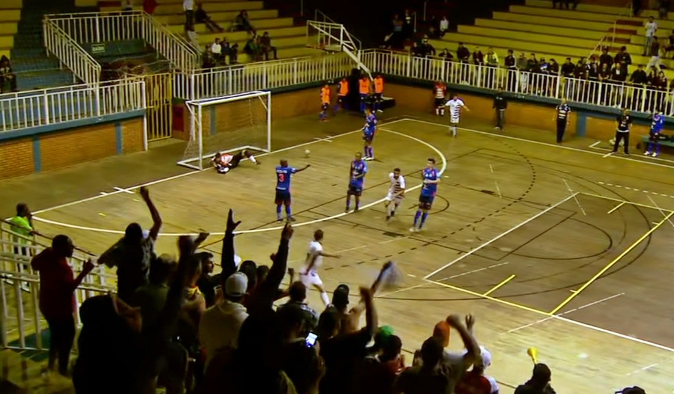 Alfenas venceu Andradas para chegar à final da Taça EPTV de Futsal — Foto: Reprodução/EPTV 