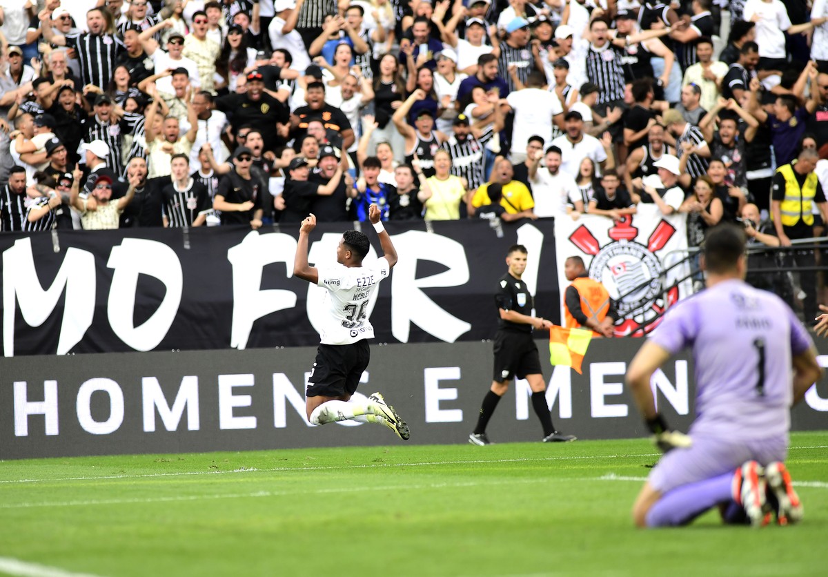 Pressão alta do Corinthians domina e desmantela o Fluminense.