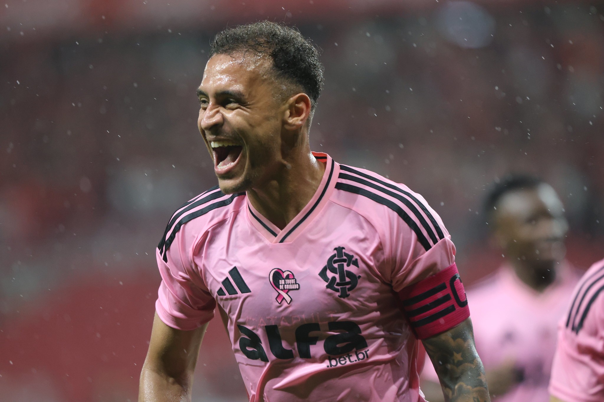 Alan Patrick, do Inter, iguala Arrascaeta na briga por artilharia