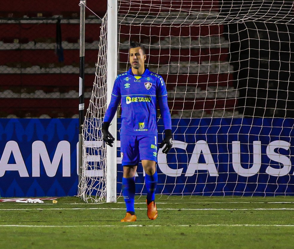 Doentes por Futebol - Quis o destino que o goleiro Fábio, aos 43 anos de  idade, chegasse ao centésimo jogo de Copa Libertadores sendo CAMPEÃO.  GIGANTESCO!!!