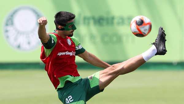 Cobranças por Contratação de Centroavante se Intensificam no Palmeiras