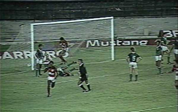 adílio marca gols e quebra recorde contra o palmeiras em homenagem do flamengo