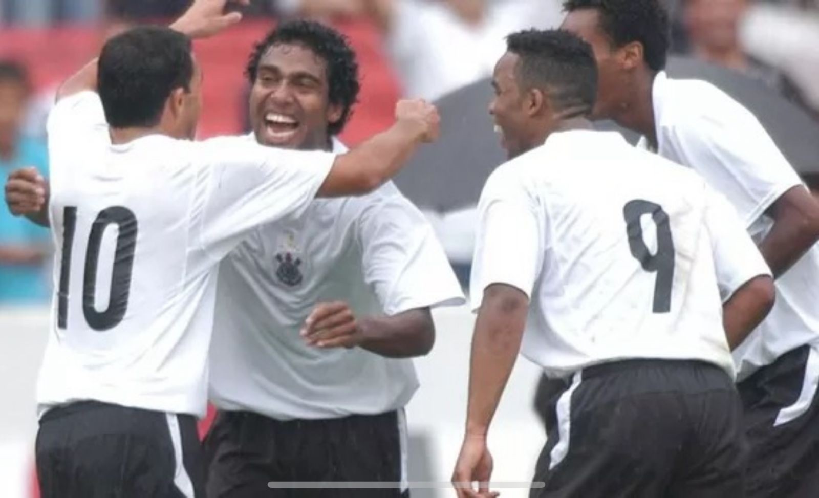 Bastidores do Corinthians de Tévez: Carro Blindado, Brigas e Pressão