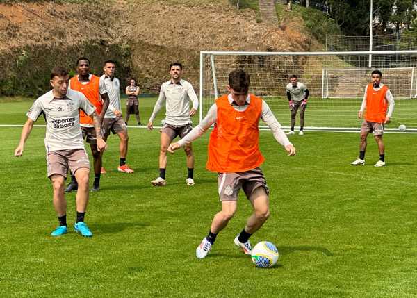 Corinthians se prepara para decisão contra o Flamengo em Caxias do Sul.