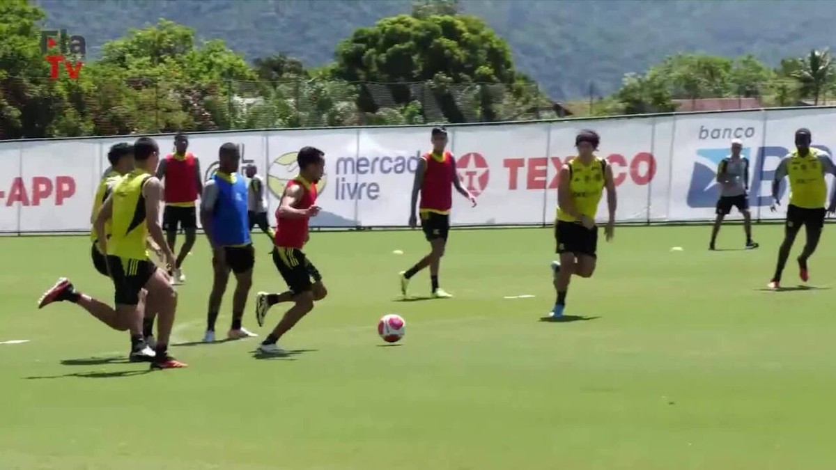 Gonçalves anota golaço durante treino do Flamengo; assista ao vídeo