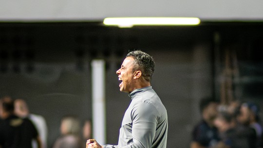 Jair Ventura faz um mês no Vitória com melhor aproveitamento entre técnicos e esperança renovada