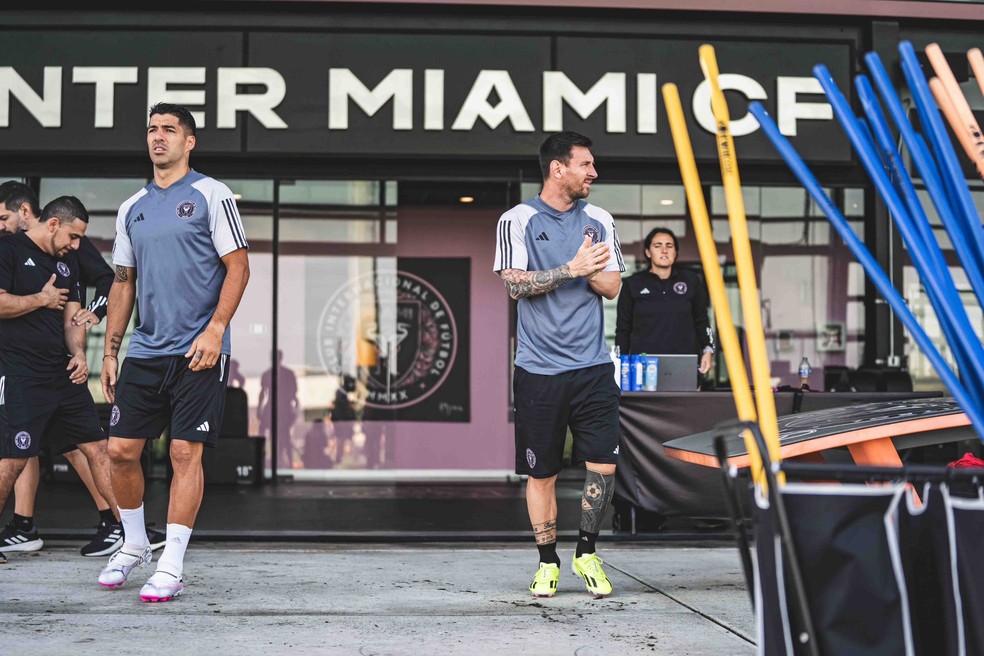 Suárez e Messi em reapresentação do Inter Miami — Foto: Divulgação / Inter Miami
