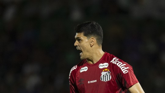 Gabriel Brazão desabafa após Santos sofrer empate no último lance: "Erros custam pontos"