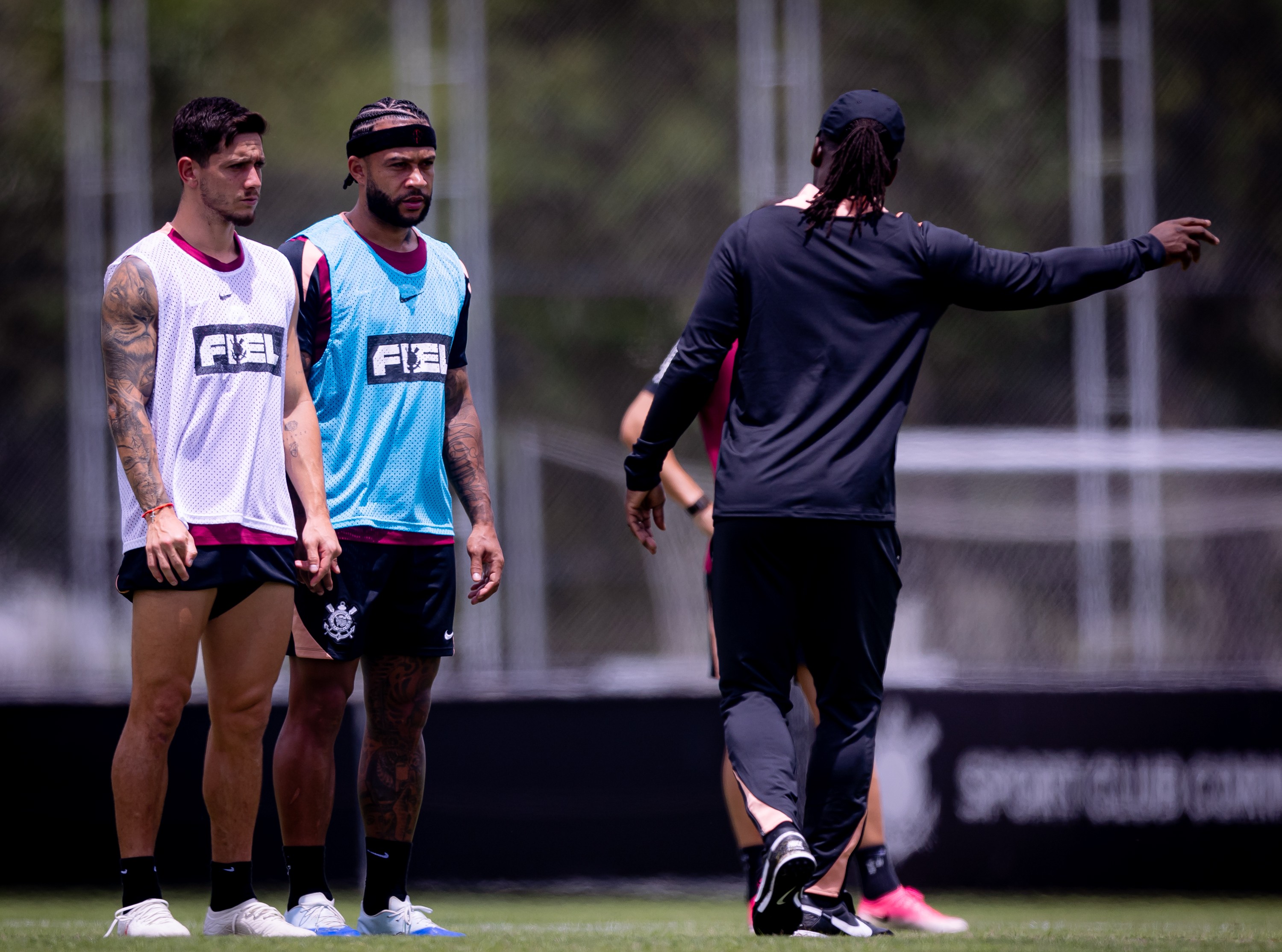 Com desfalque de Yuri Alberto, Seedorf comanda primeiro treino tático no Corinthians