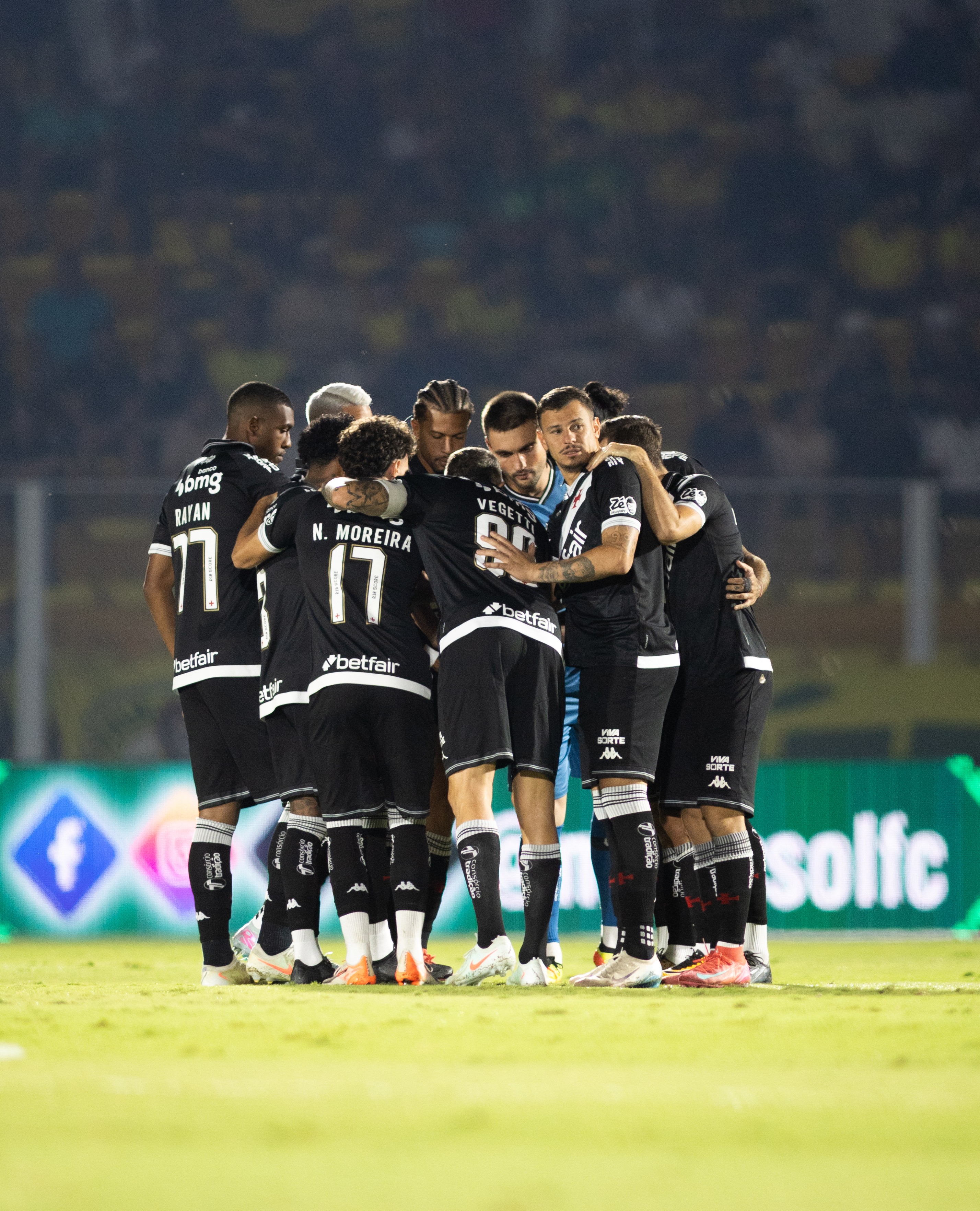 Vasco é o time com mais gols sofridos a partir de falhas individuais no Brasileiro; veja números