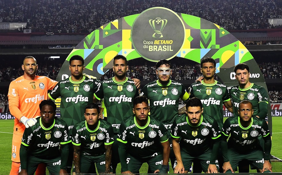 Jogadores do Palmeiras no clássico contra o São Paulo — Foto: Marcos Ribolli 