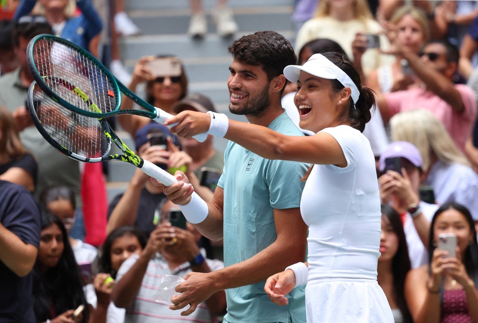 Carlos Alcaraz e Emma Raducanu fizeram parceria na duplas mistas no US Open — Foto: Reuters