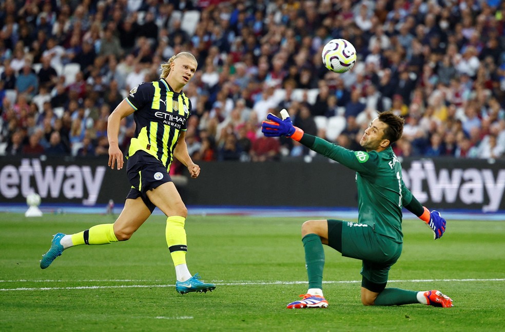 Haaland anota el tercer gol contra el West Ham — Foto: John Sibley / Reuters