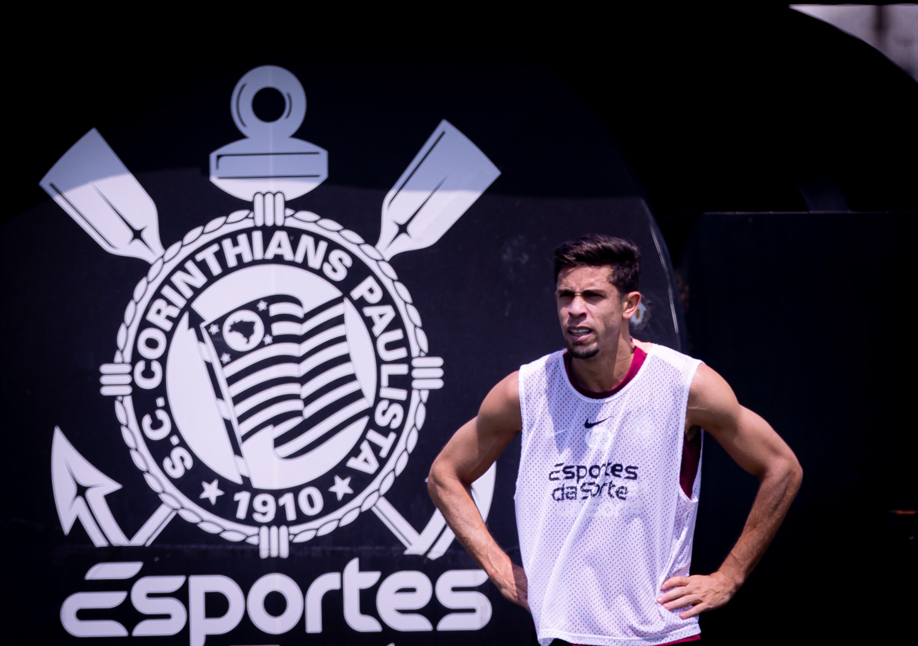 Gabriel Paulista chora e detona diretoria do Corinthians: "Vim pelo sonho, estou vivendo pesadelo"