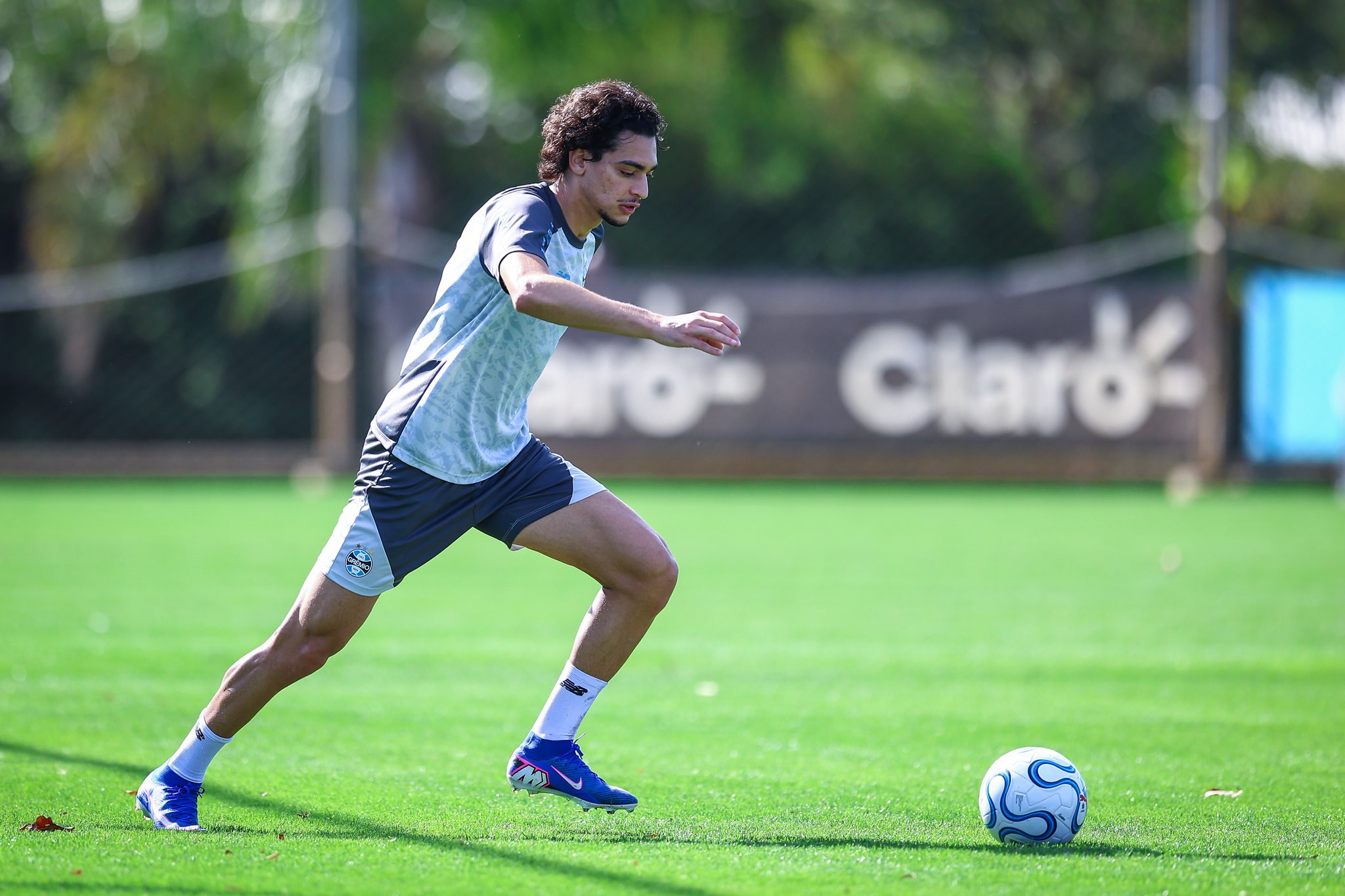 Matheus Nascimento é regularizado e pode estrear pelo Grêmio