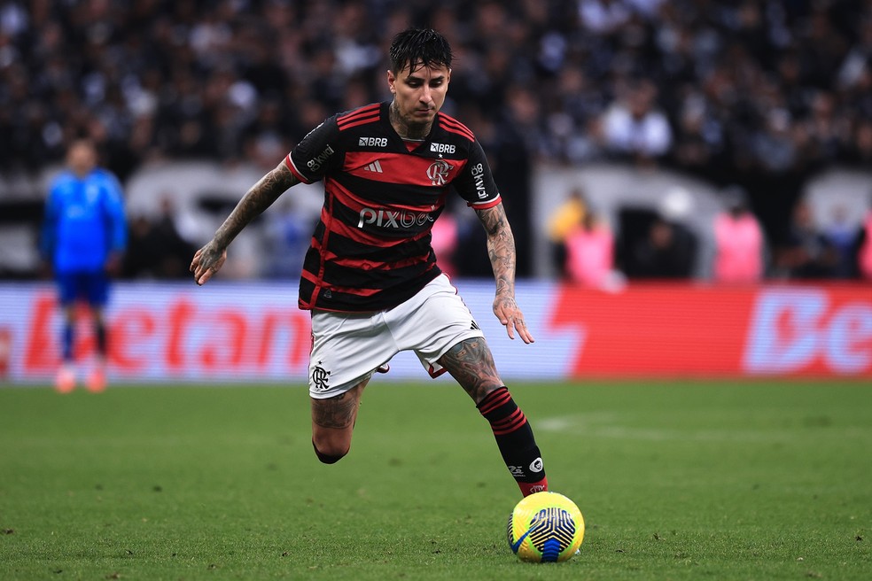 Pulgar em ação no Corinthians x Flamengo — Foto: Ettore Chiereguini / AGIF