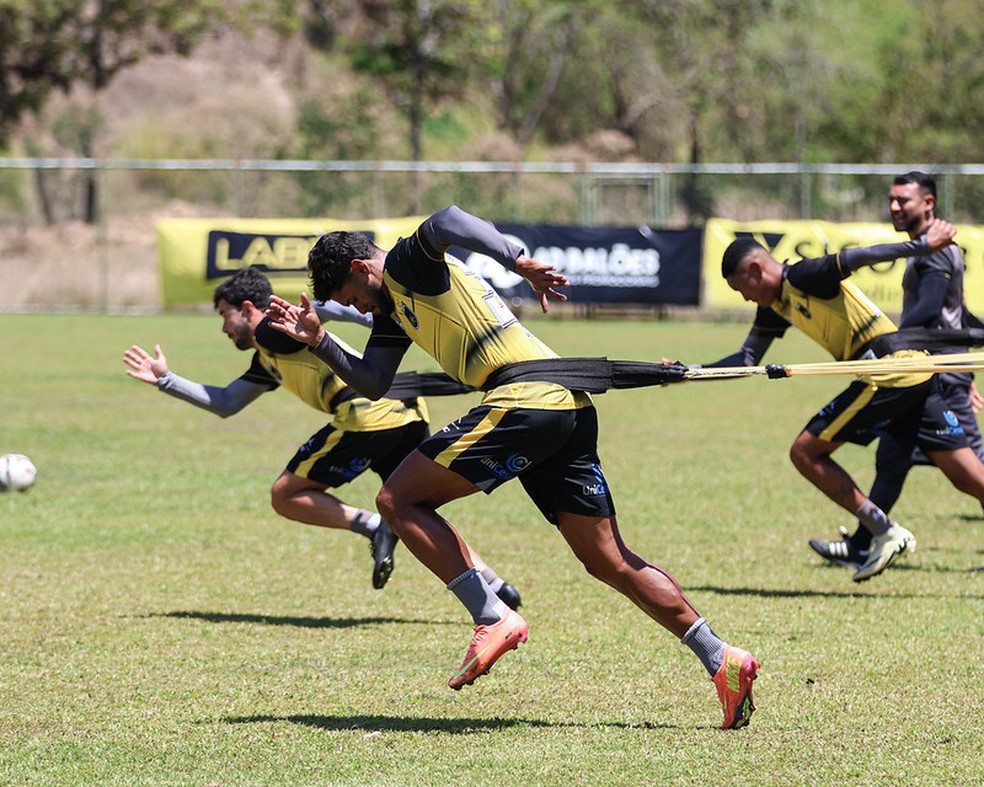 Jogadores do Volta Redonda em treinamento no CT João Havelange.