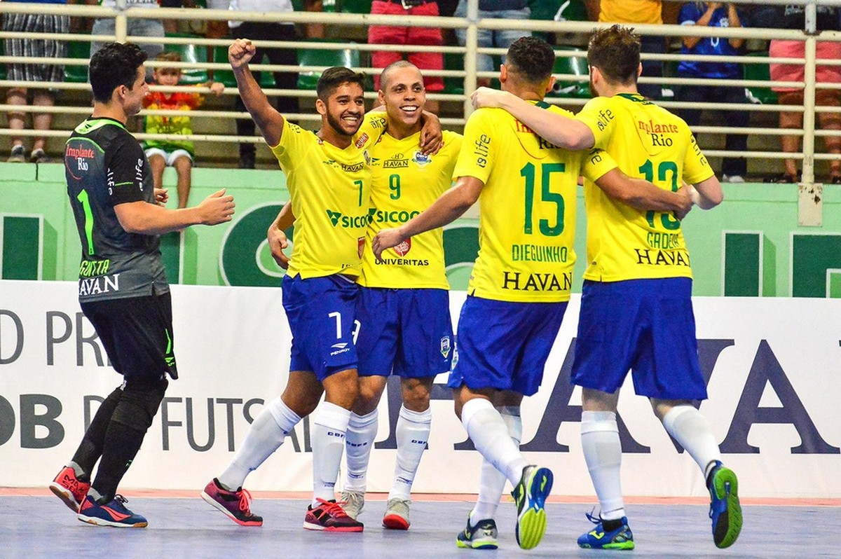 A história da confederação que encolheu até sumir do uniforme da seleção  brasileira de futsal, Esportes