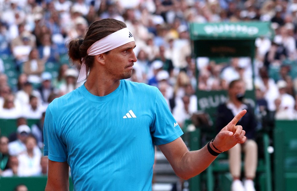 Zverev contra João Fonseca, em Monte Carlo — Foto: Manon Cruz/Reuters