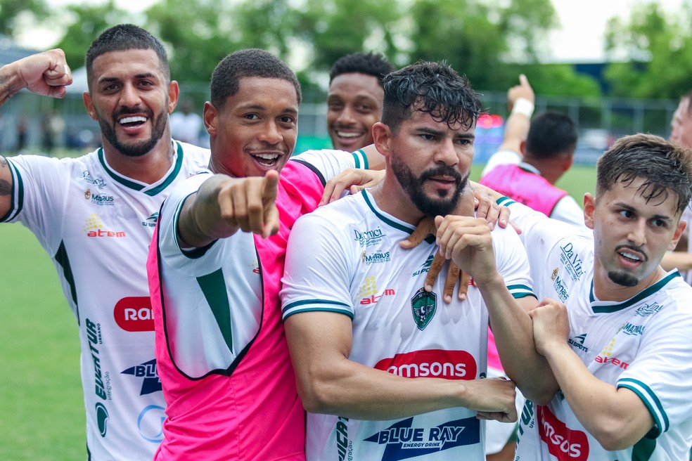 Léo Bahia marcou mais um gol com a camisa do Manaus — Altos acerta Marllon
