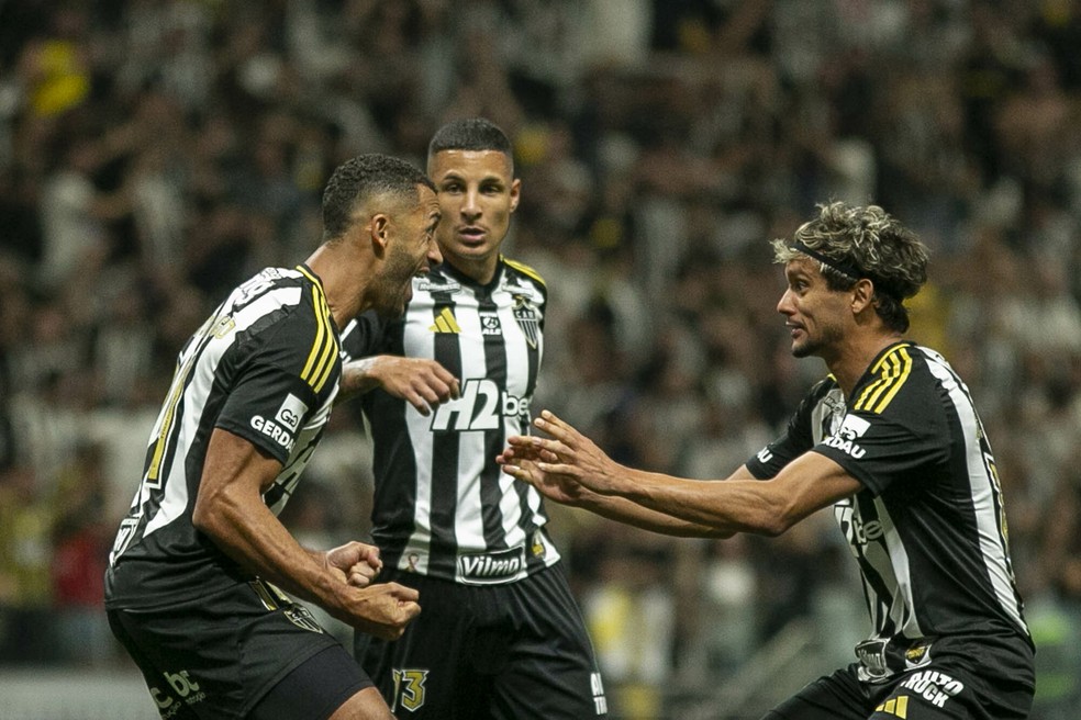 Vitor Hugo jogador do Atlético-MG comemora seu gol durante partida contra o Sport no estádio Arena MRV pelo campeonato Brasileiro A 2025 — Foto: Fernando Moreno/AGIF