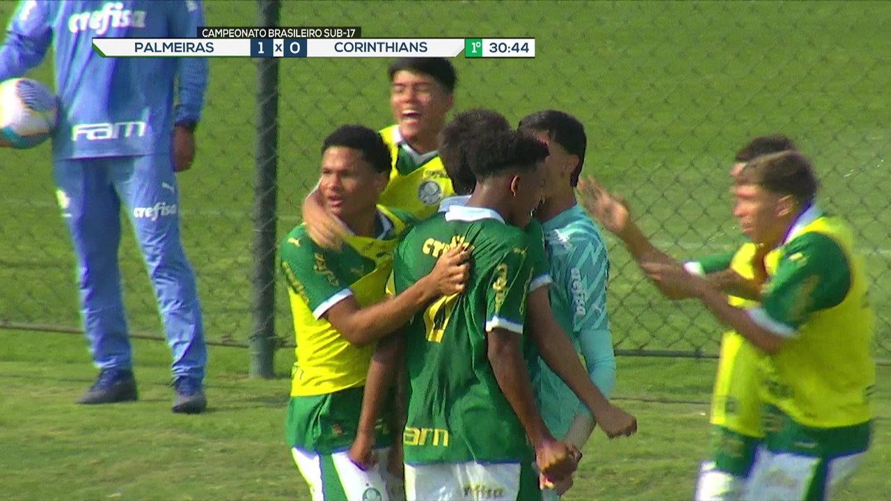 Aos 30min do 1º tempo - Murilo Dourado sobe alto e cabeceia com força, ampliando o placar para o Palmeiras