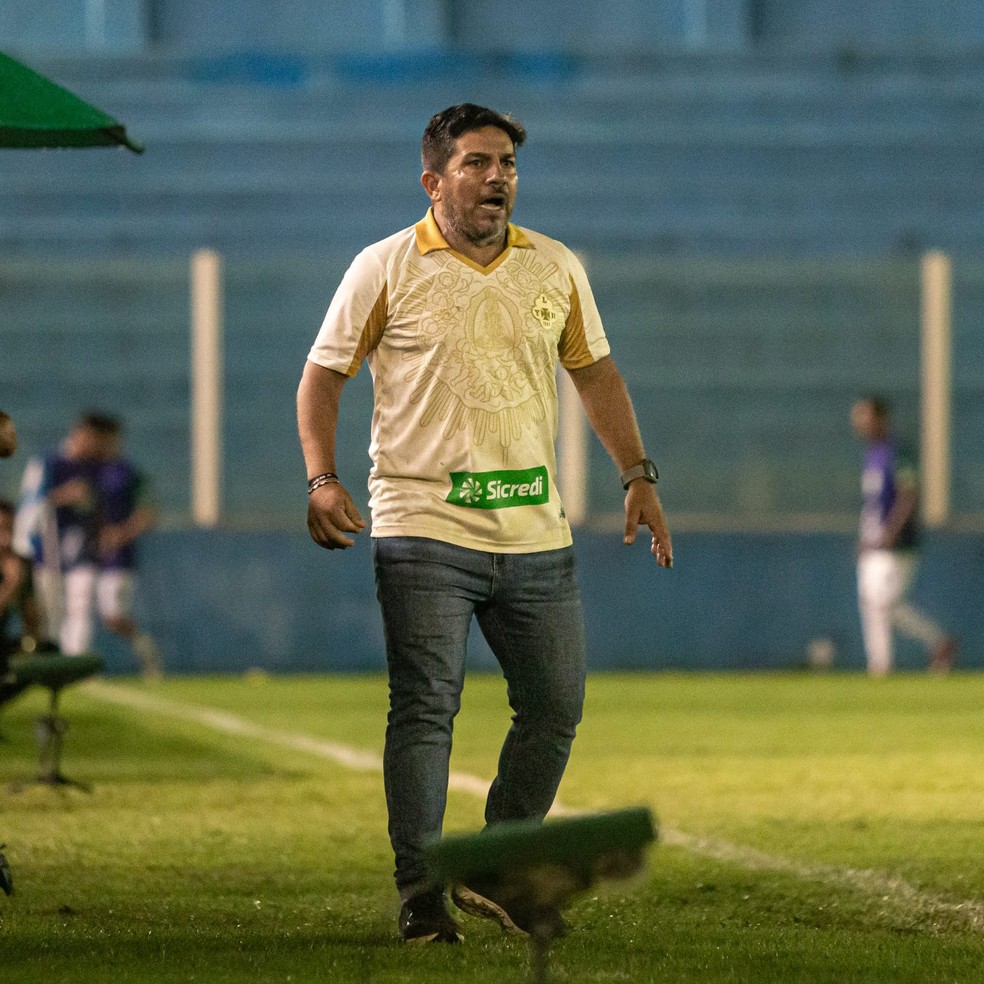 Robson Melo, técnico da Tuna Luso — Tuna Luso relacionados