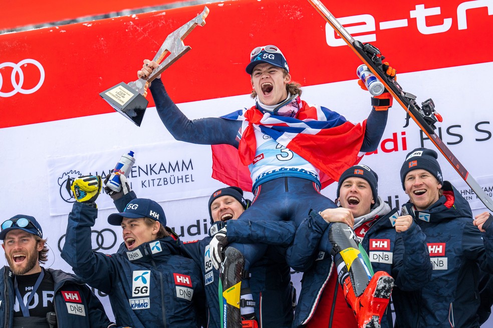 Lucas Braathen comemora vit&oacute;ria na &Aacute;ustria &mdash; Foto: Joerg Mitter / Red Bull Content Pool