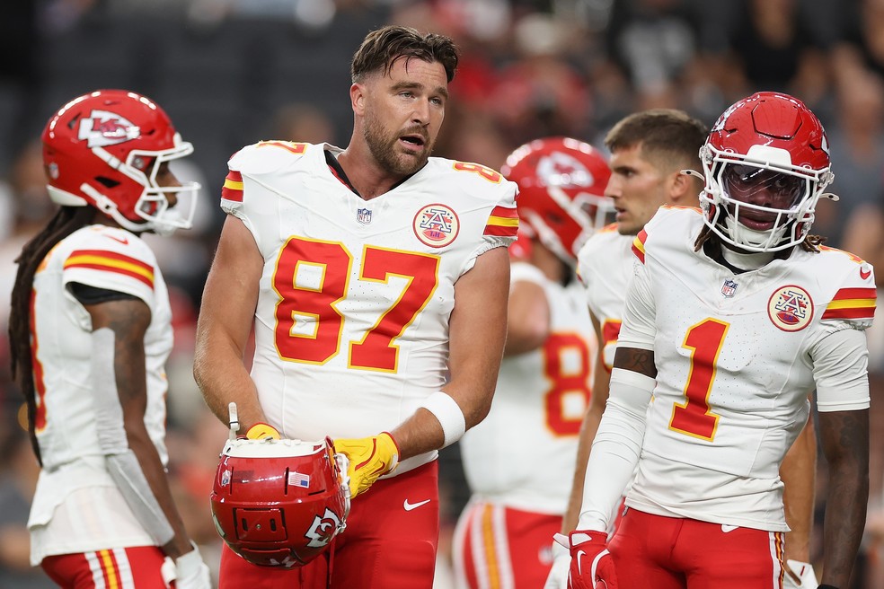 Travis Kelce e Xavier Worthy em ação pelo Kansas City Chiefs — Foto: Christian Petersen/Getty Images