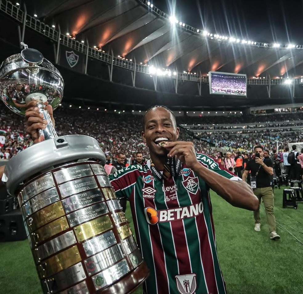 Com emoção e gratidão, Keno se despede do Fluminense após três temporadas de glórias