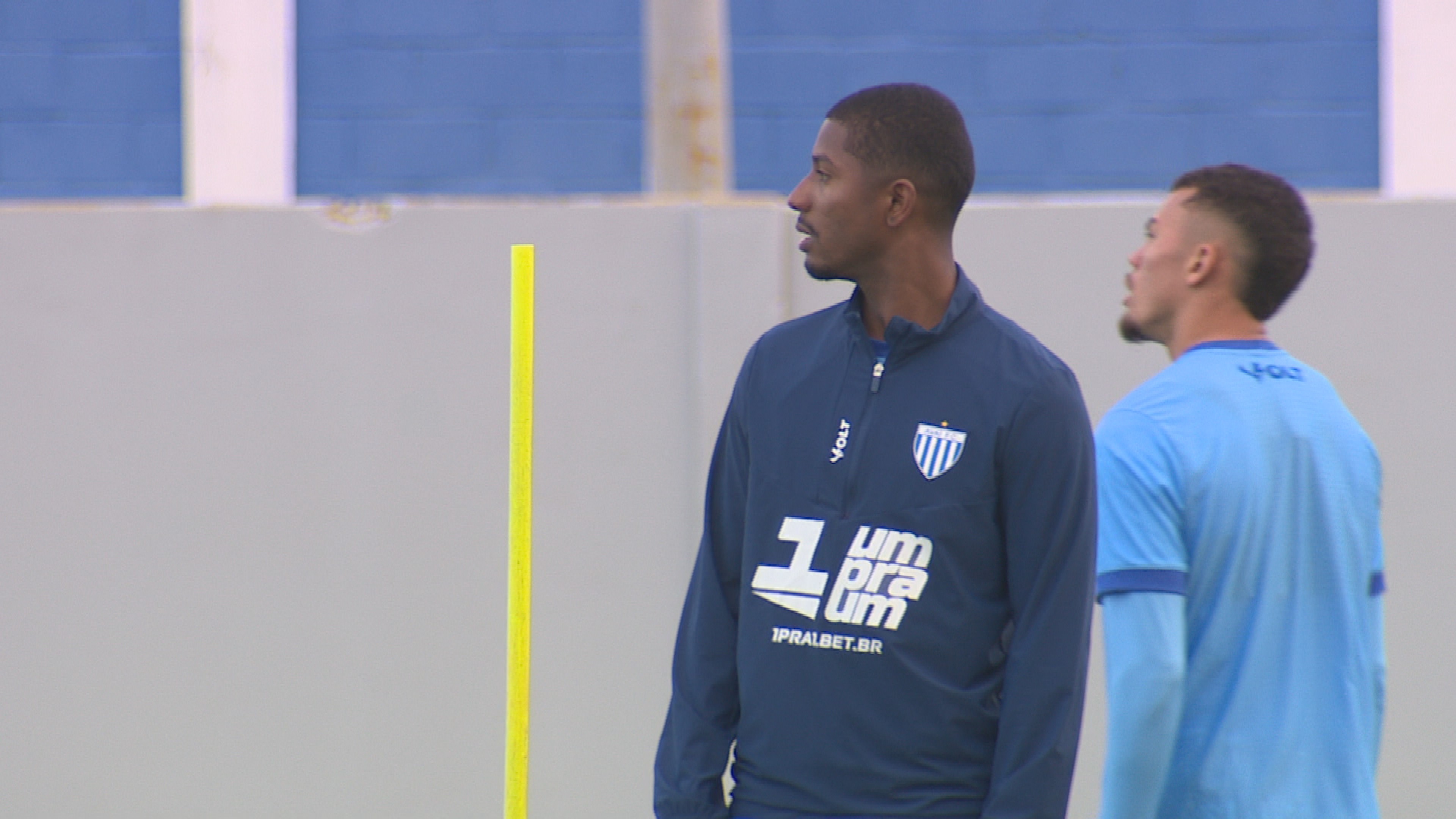 Wanderson e Gustavo Simões voltam de empréstimo no Avaí