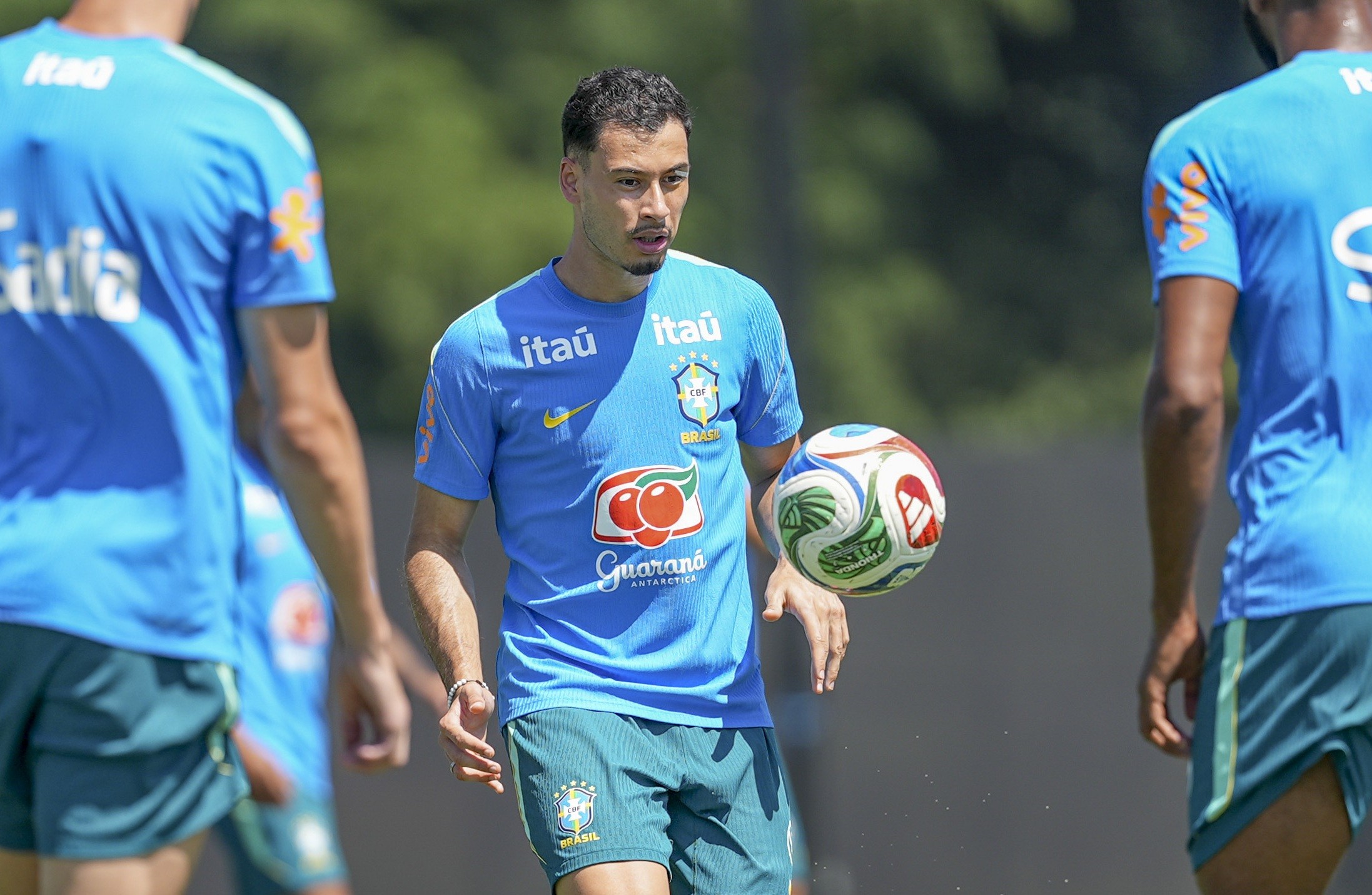 Ancelotti define Martinelli como titular da Seleção contra a Noruega