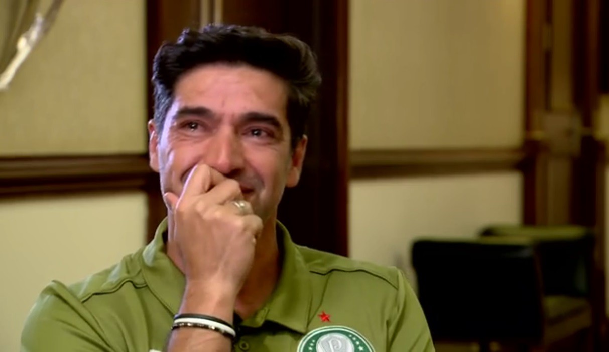 Abel chora ao falar da família e futuro no Palmeiras: decisão conjunta.