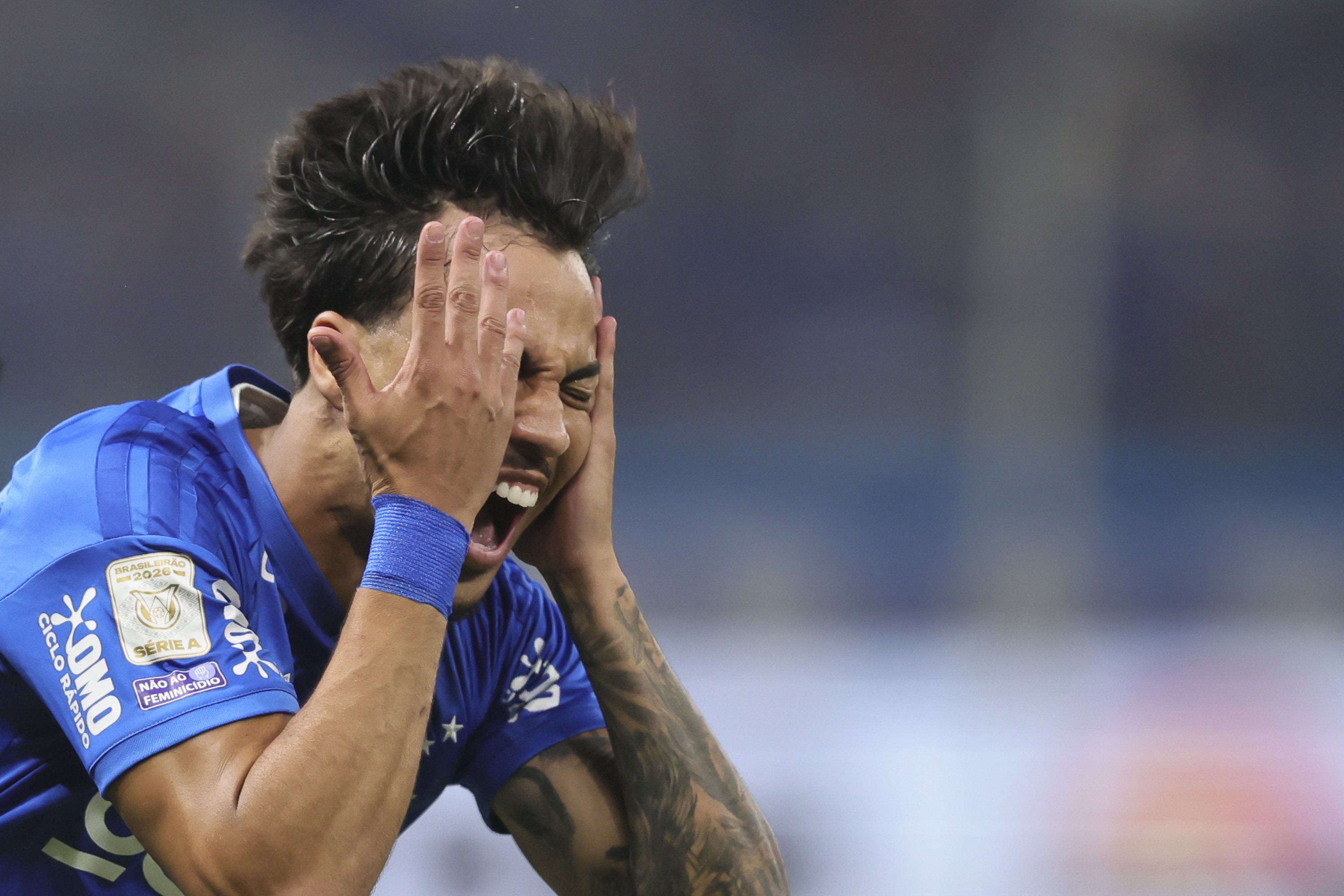 Desfalques Cruciais: Expulsões de Kaiki e Arroyo Penalizam Cruzeiro em Queda de Desempenho