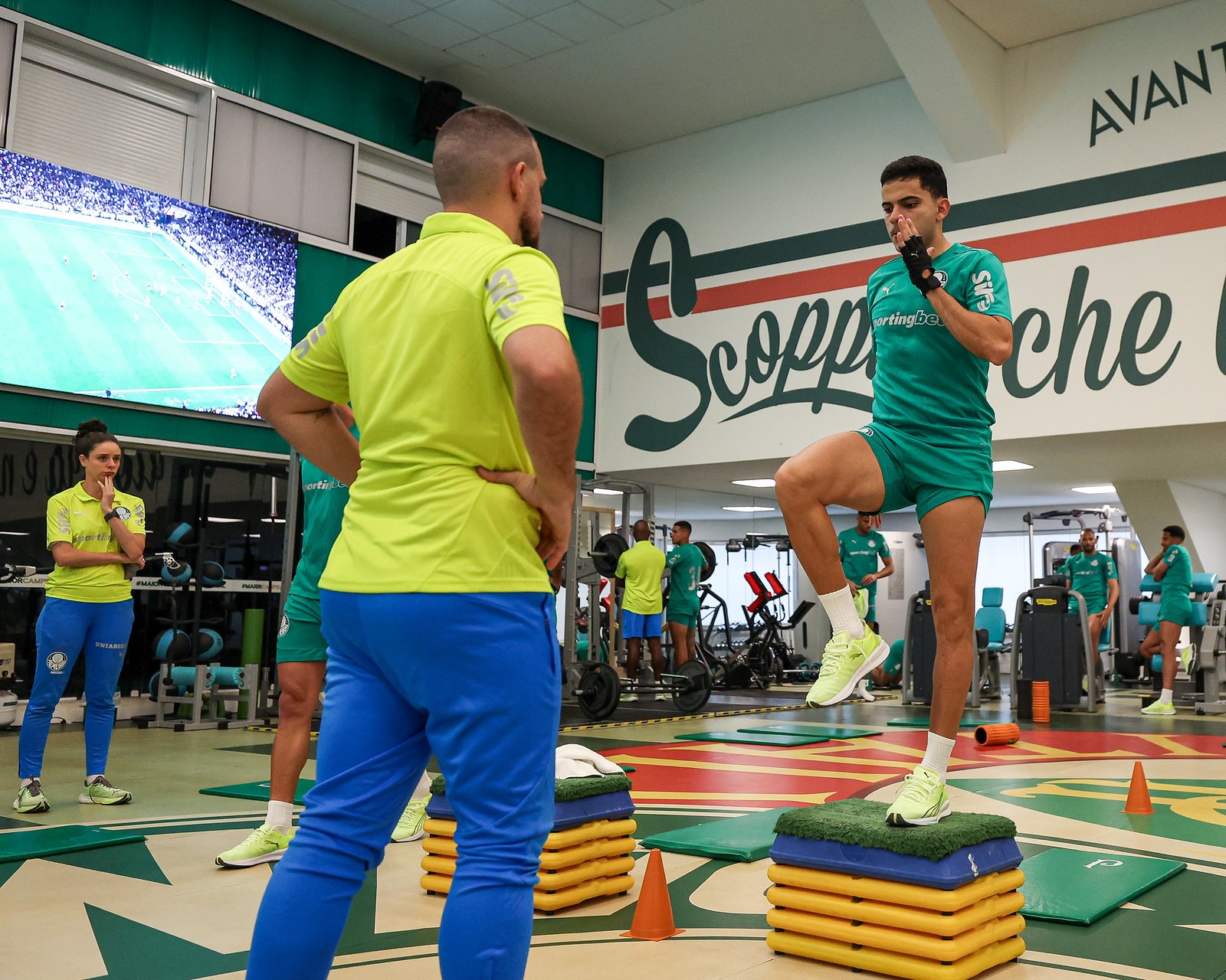 DE VOLTA? Lesionado, Bruno Rodrigues aparece em foto de treino no Palmeiras; Entenda