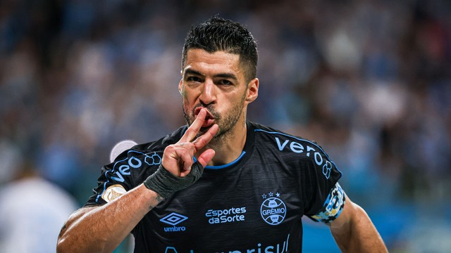 Suárez comemora gol pelo Grêmio