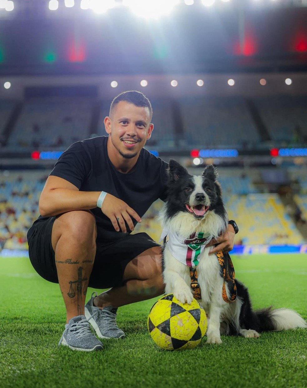Floki e Gustavo em jogo do Fluminense, no Maracan� � Foto: Eduardo Lima