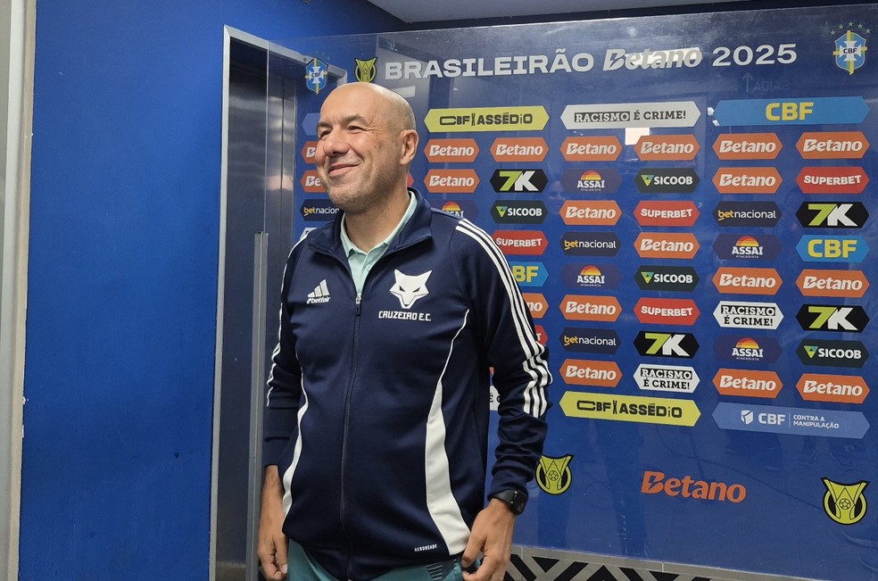 Leonardo Jardim na chegada ao Allianz Parque — Foto: Danny Paiva