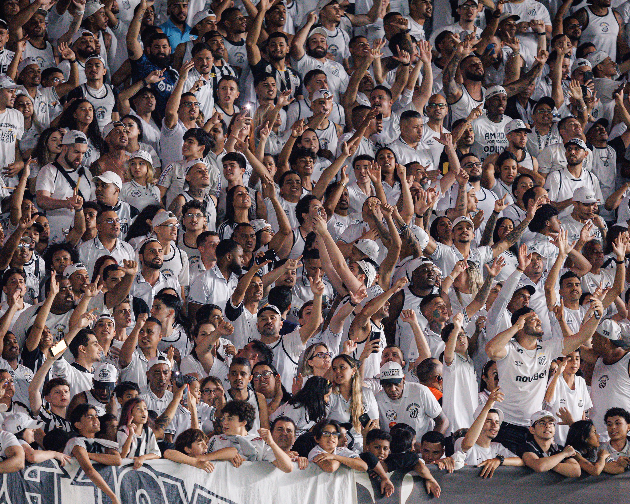 Atualização: Torcida do Santos esgota ingressos para clássico contra o Palmeiras na Vila Belmiro
