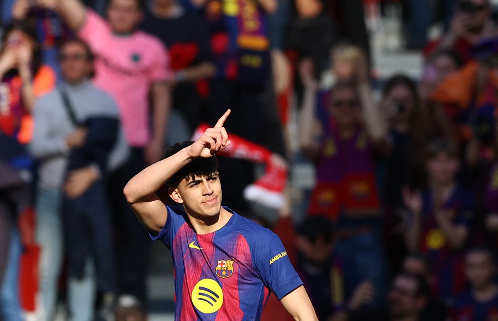 Bernal marca diante do Levante — Foto: Reuters