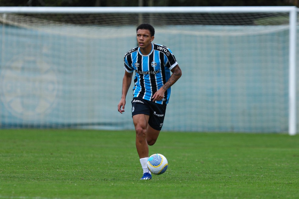Viery, zagueiro do Grêmio no time sub-20 — Foto: Renan Jardim/Grêmio