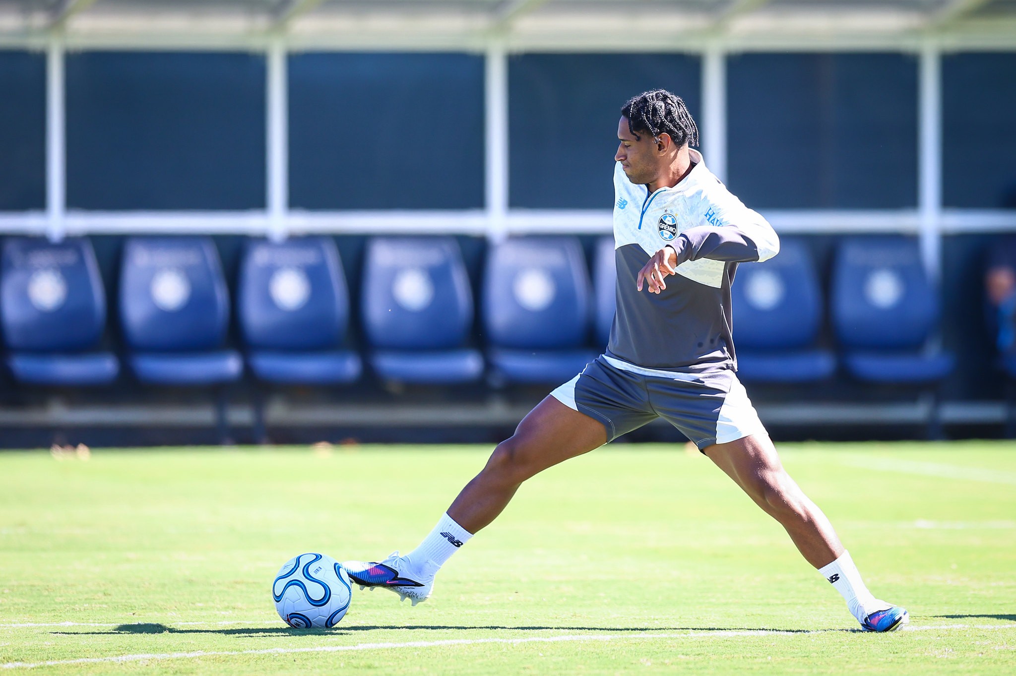 Grêmio busca soluções no ataque sem Amuzu; Tetê pode ganhar chance e Willian retorna
