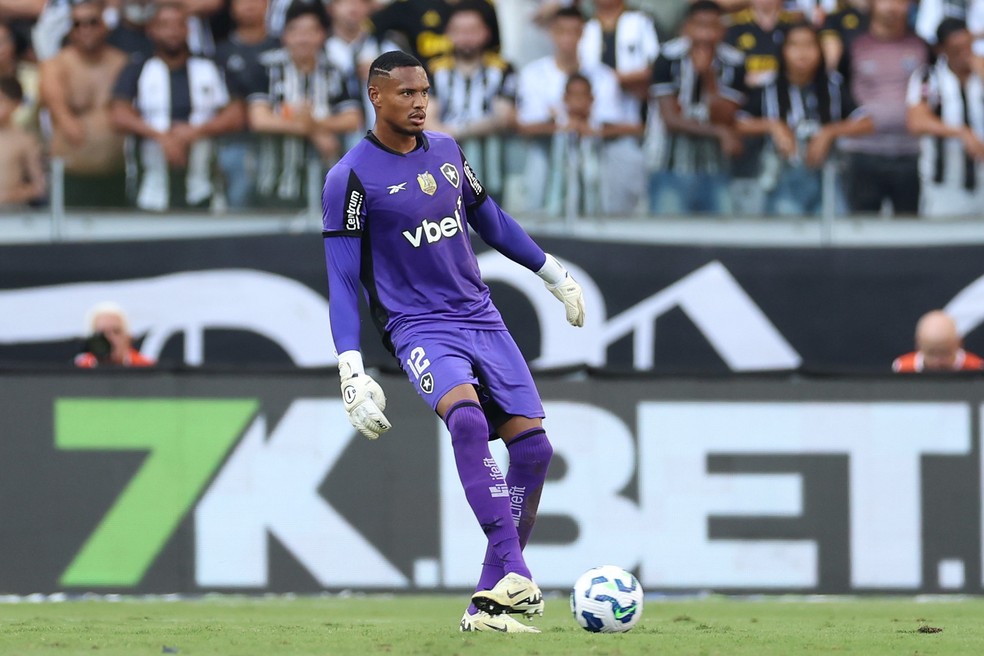 John, em Botafogo x Atl&eacute;tico-MG, pelo Brasileir&atilde;o 2025 &mdash; Foto: Divulga&ccedil;&atilde;o: Vitor Silva/Botafogo