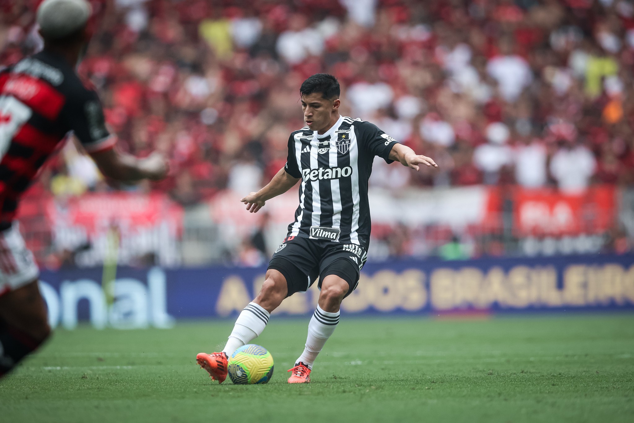 Atlético-MG encaminha renovação com volante Alan Franco