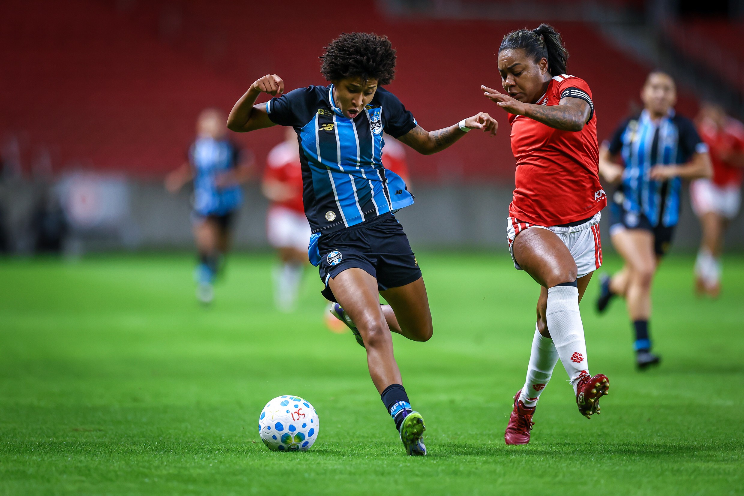 Saiba o que Grêmio e Inter projetam para o futebol feminino diante do risco de rebaixamento