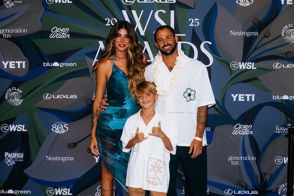 WSL Awards: Alejo Muniz e a família — Foto: WSL