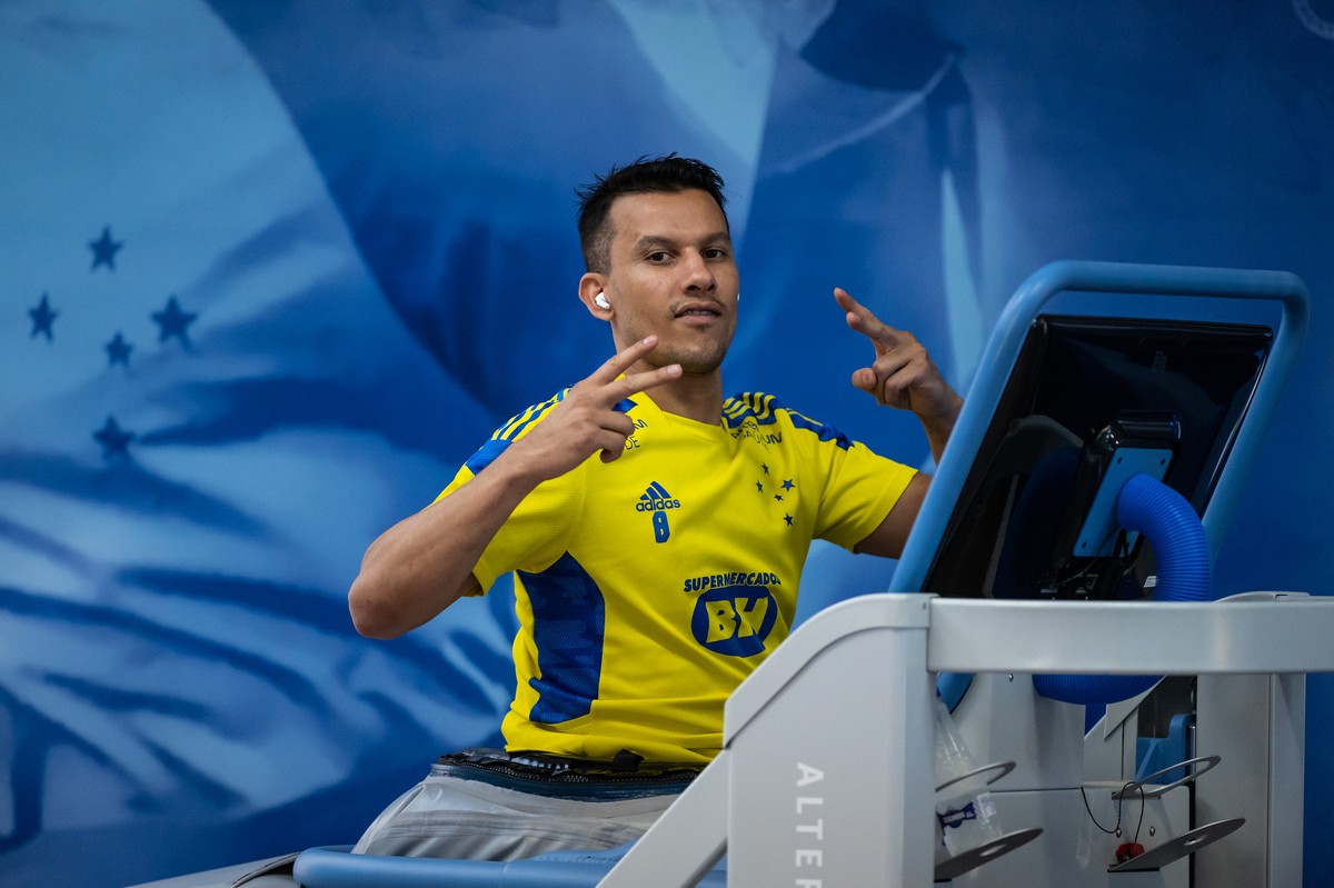 Após reintegração na Justiça, Henrique e Cruzeiro fecham acordo para rescisão do contrato