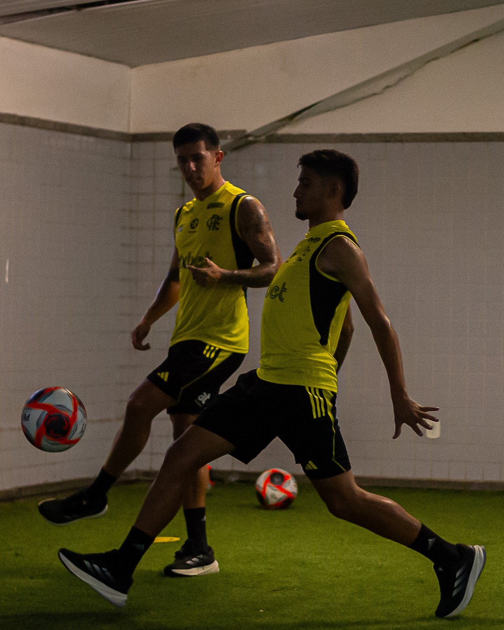 Flamengo treina em sala de aquecimento do Castelão — Foto: Paula Reis / Flamengo