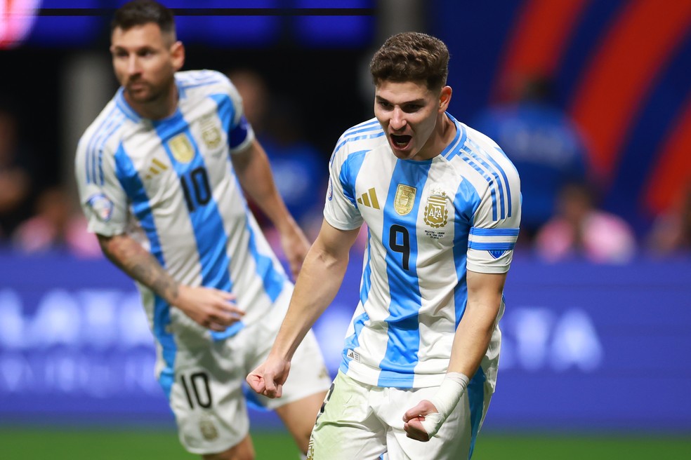 Julián Álvarez, autor do gol da Argentina contra o Canadá — Foto: Hector Vivas/Getty Images